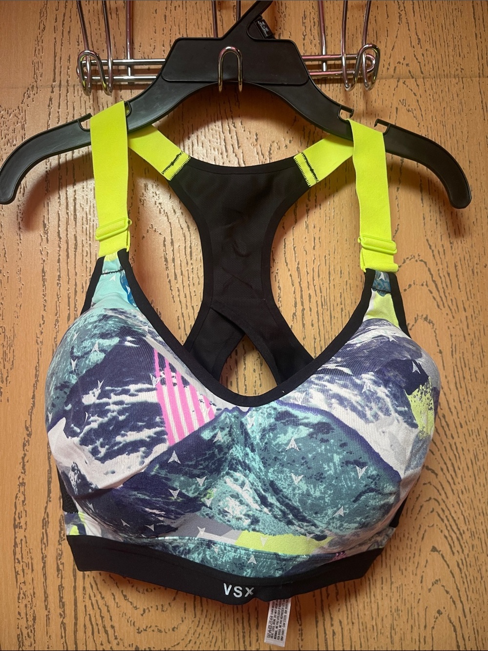 VSX Neon-Striped Mountain-Print Racerback Sports Bra - Black/Neon Yellow/Teal